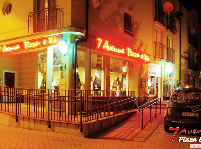 7 Avenue Pizza Pub